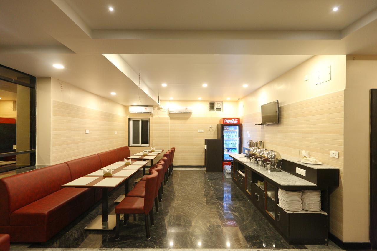 Oyo 15115 Hotel Ramcharan Residency Tirupati Exterior foto